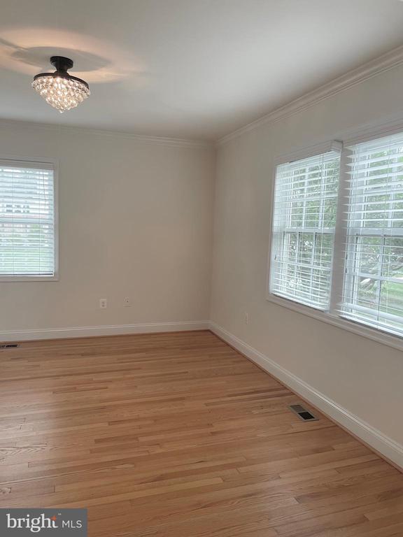 Building Photo - 9309 Main St