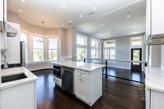 Building Photo - 85 Regent St