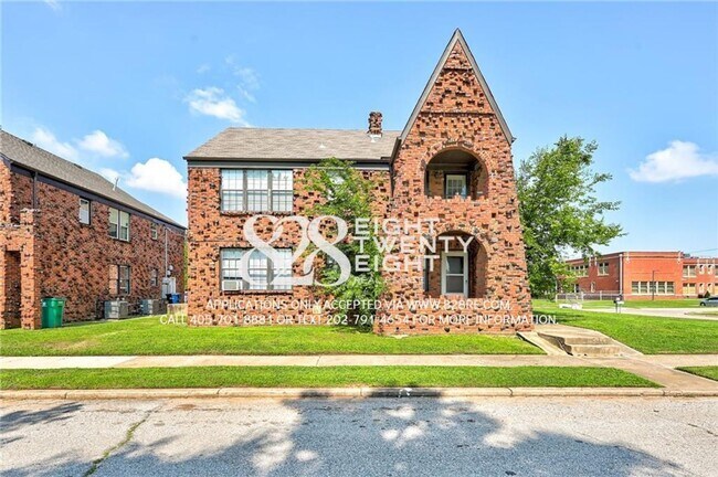 Building Photo - Historic 2nd Level Apartment Minutes from the Plaza District in OKC!