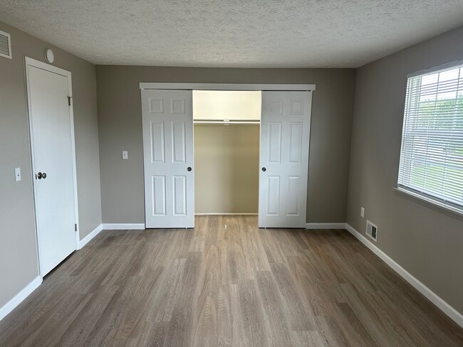 Building Photo - 72 Willowick Dr