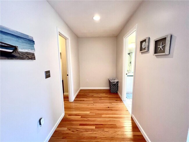 Building Photo - 65 Carriage Trl