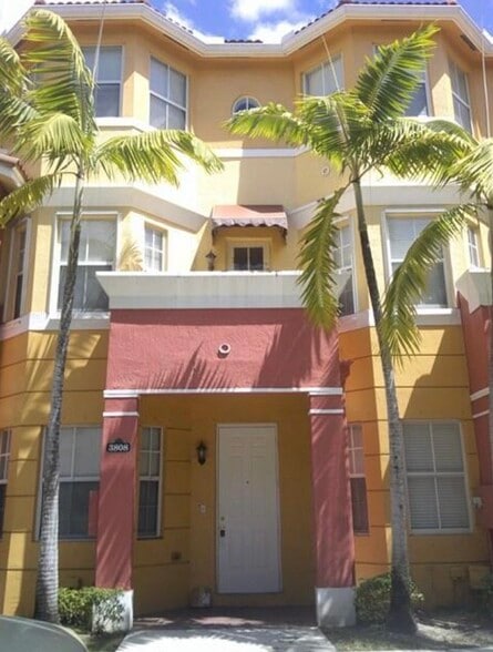 Building Photo - 3808 Shoma Dr