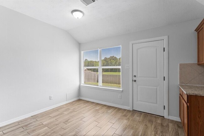 Building Photo - 5041 Willow Point Dr