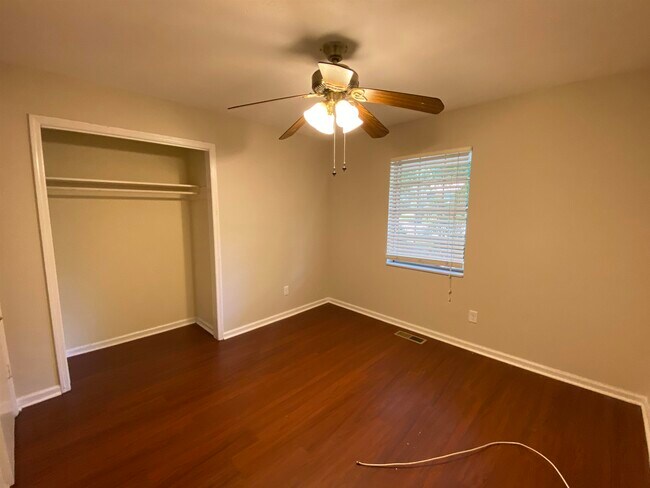 Building Photo - 2506 Waldemar Ln