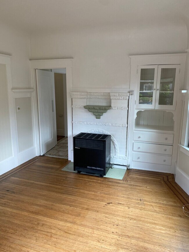 Building Photo - 752 55th St