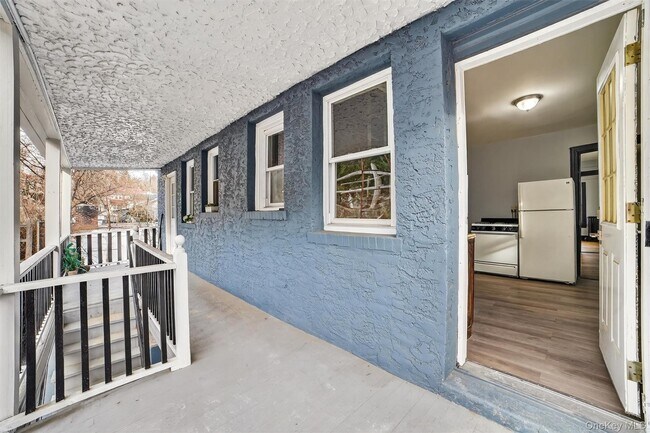 Building Photo - 364 Ashford Ave