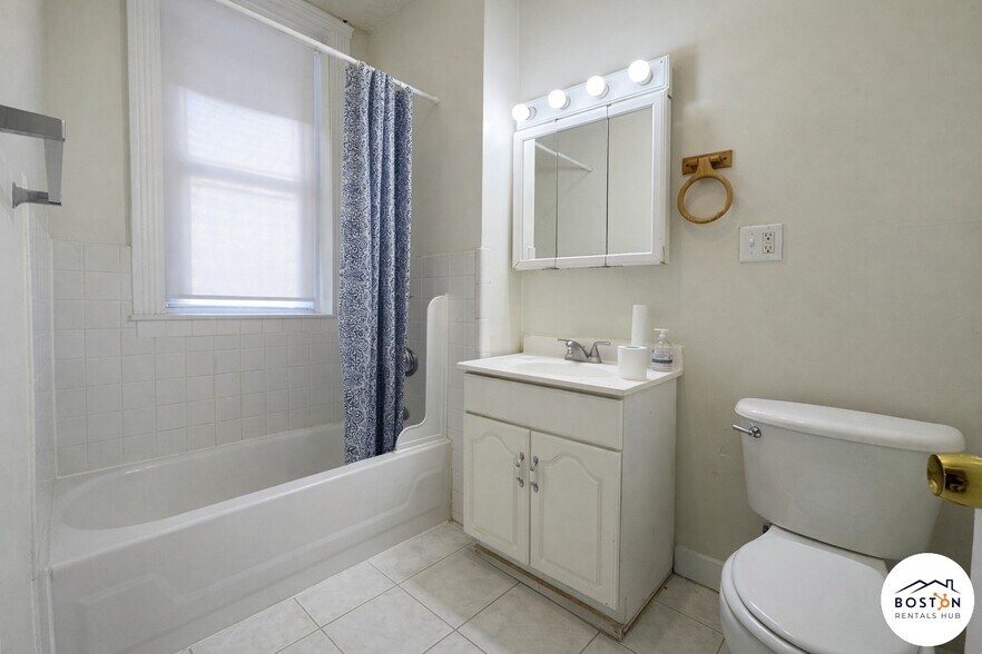 Building Photo - 165 Hemenway St