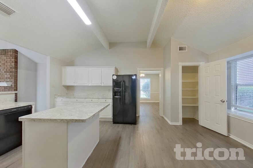Building Photo - 1402 Baker Dr