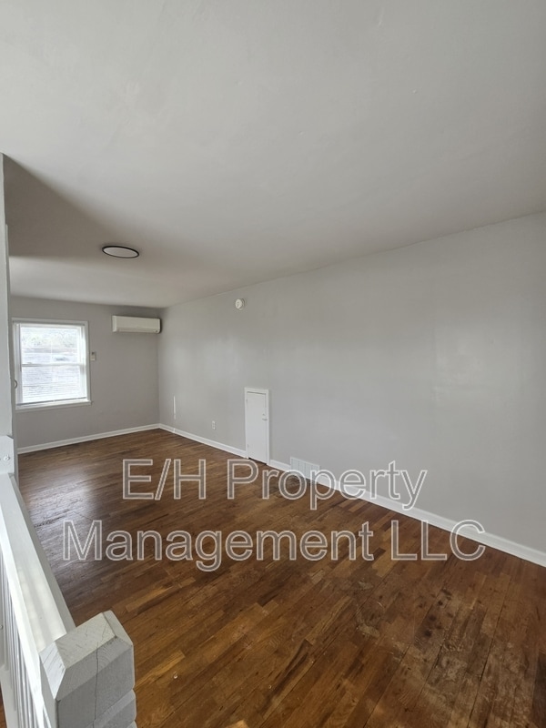 Building Photo - 526 N Martinson Ave