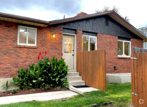 Building Photo - 5 spacious bedrooms, 2.5 bathroom house in...