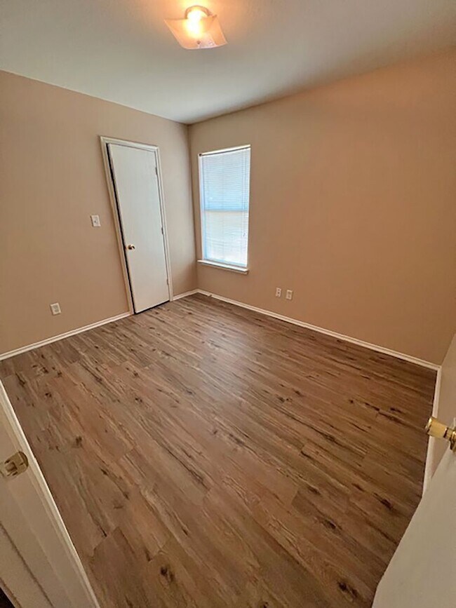 Building Photo - Great 3 Bdrm 2 Bath Home in North Denton Tx