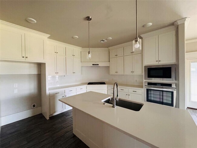 Building Photo - 1421 Hickory Trl