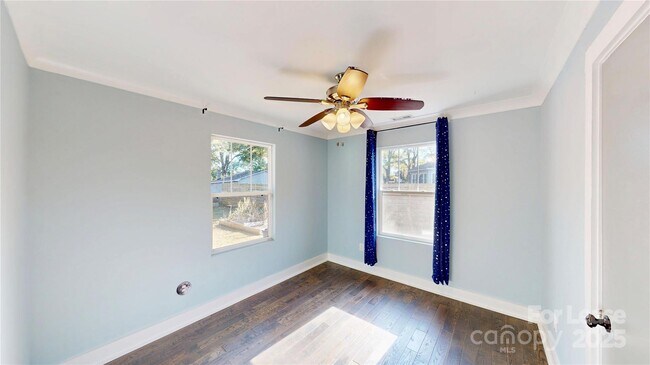 Building Photo - 1412 N Sharon Amity Rd