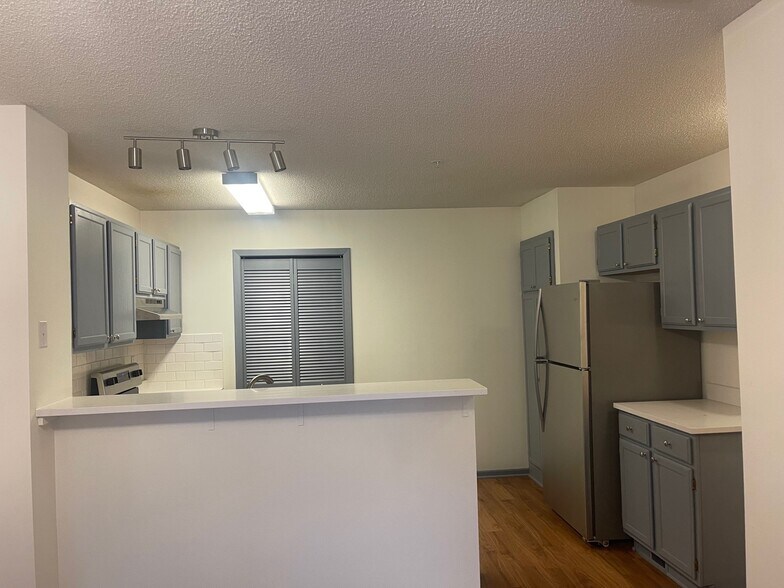 Breakfast counter island all NEW - 2240 Ranchview Ln N