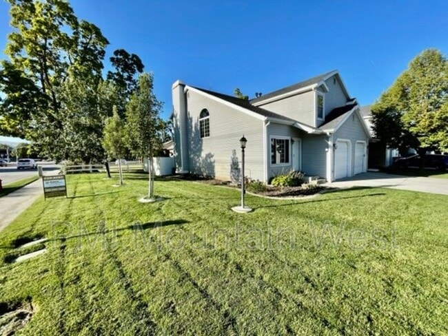 Building Photo - 499 N 200 W