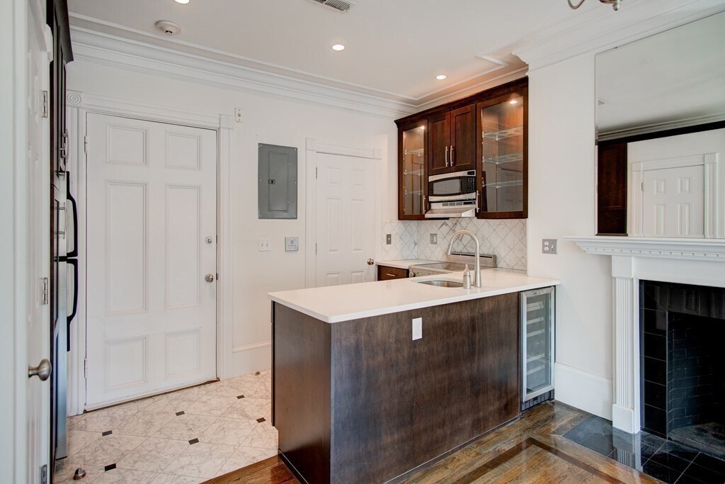 Building Photo - 395 Marlborough St