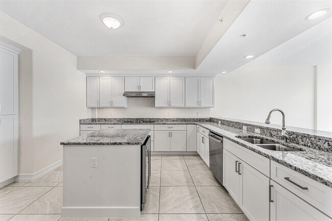 Building Photo - 1435 S Harbor City Blvd