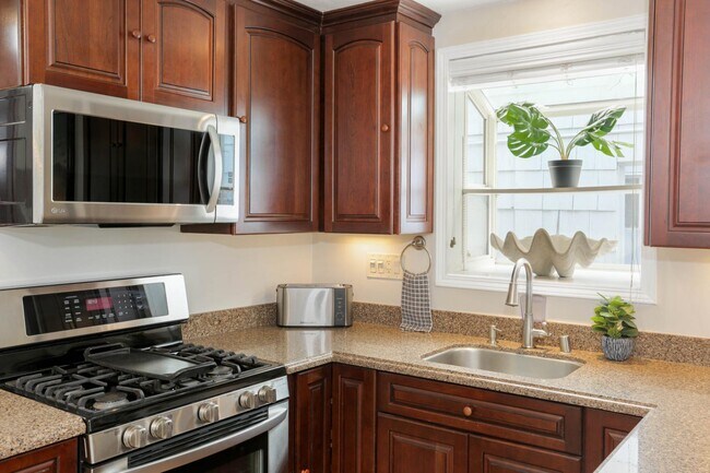 Building Photo - 824 Rockaway Ct