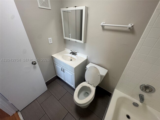 Building Photo - 7910 S Colony Cir
