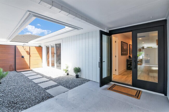 Building Photo - 17026 Bay St