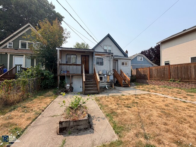 Building Photo - 703 S Ainsworth Ave