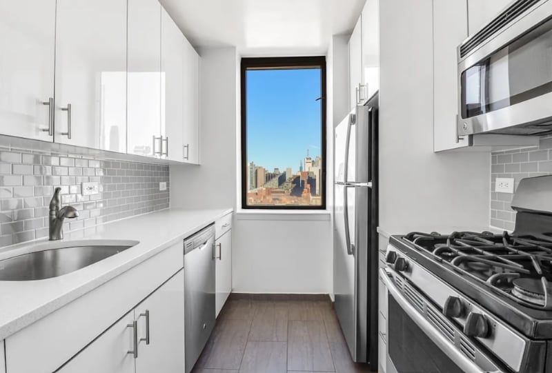 Building Photo - 520 W 43rd St