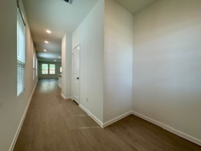 Building Photo - 500 Kinglet Dr