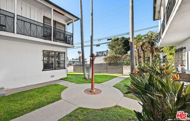 Building Photo - 1518 Laurel Canyon Blvd