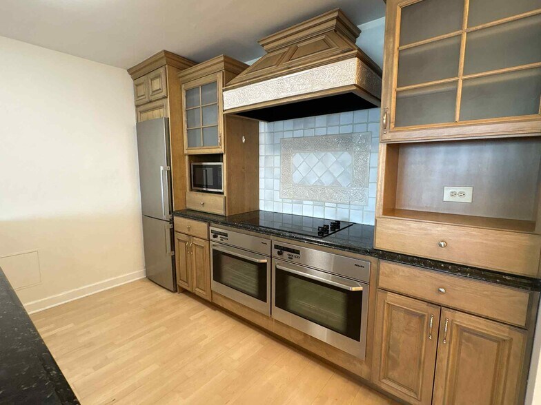 Building Photo - 1440 N Lake Shore Dr