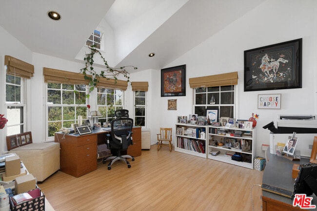 Building Photo - 3331 Bennett Dr