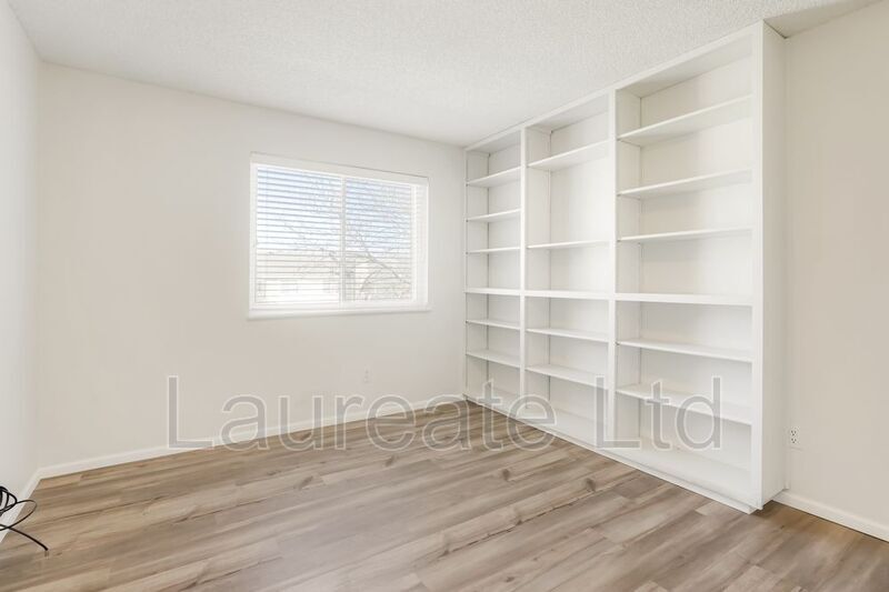 Building Photo - 8555 S Fairmount Dr