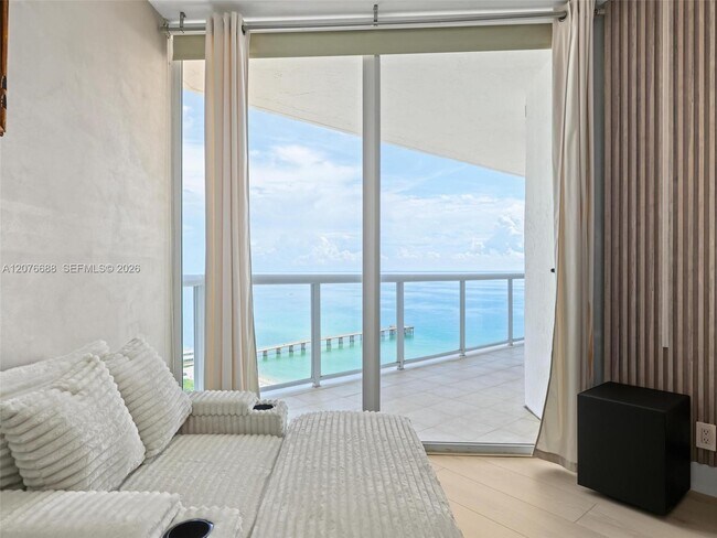 Building Photo - 16425 Collins Ave