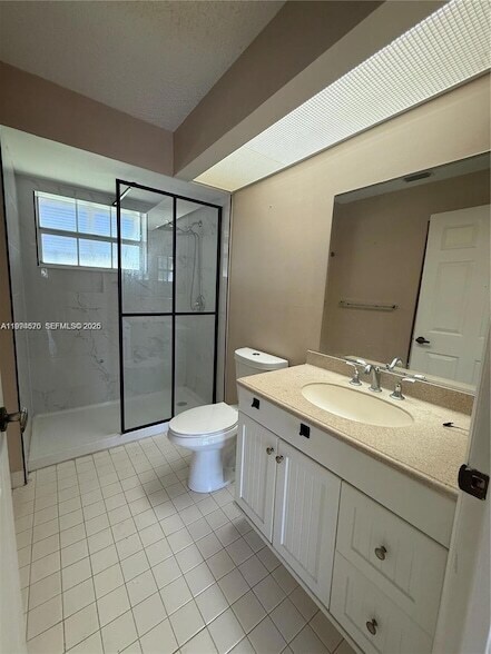 Building Photo - 665 SE 25th Ln