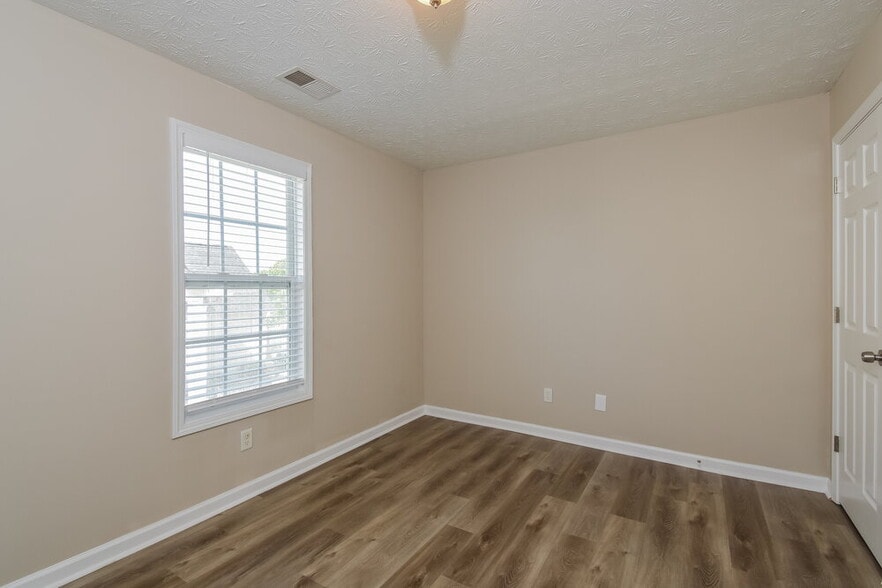 Building Photo - 301 Providence Dr