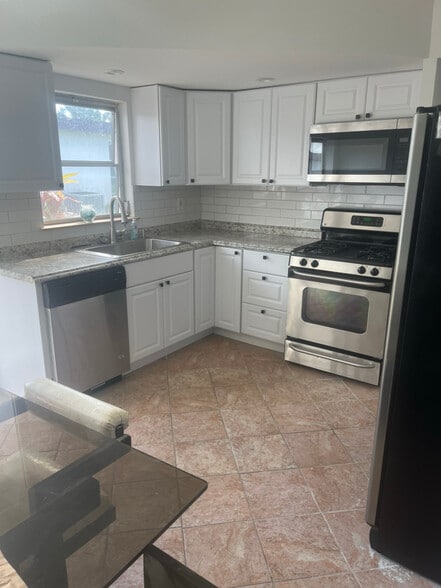 Primary Photo - 6165 58th St N