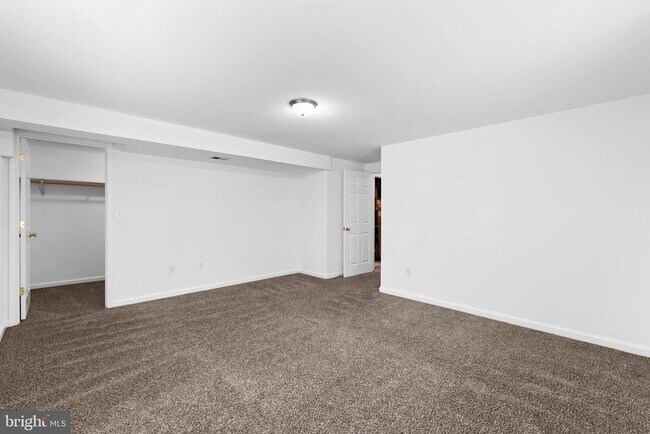 Building Photo - 10422 Floral Dr