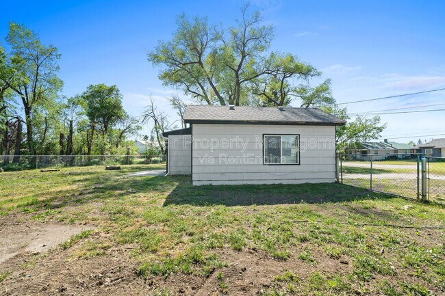 Building Photo - 18420 E Bow Ave