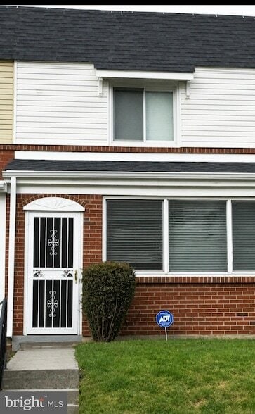 Building Photo - 3426 Baker St NE