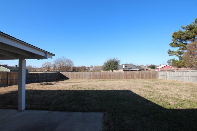 Building Photo - Coming Soon! 3 Bedroom in Flint!