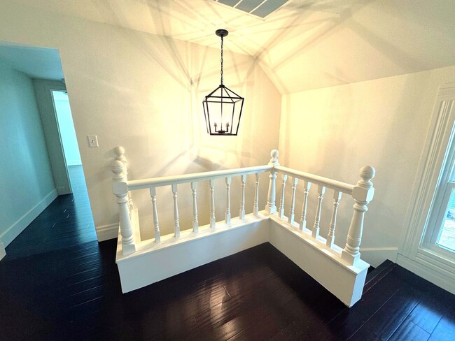 Building Photo - Historic Home for Rent in Downtown Siloam