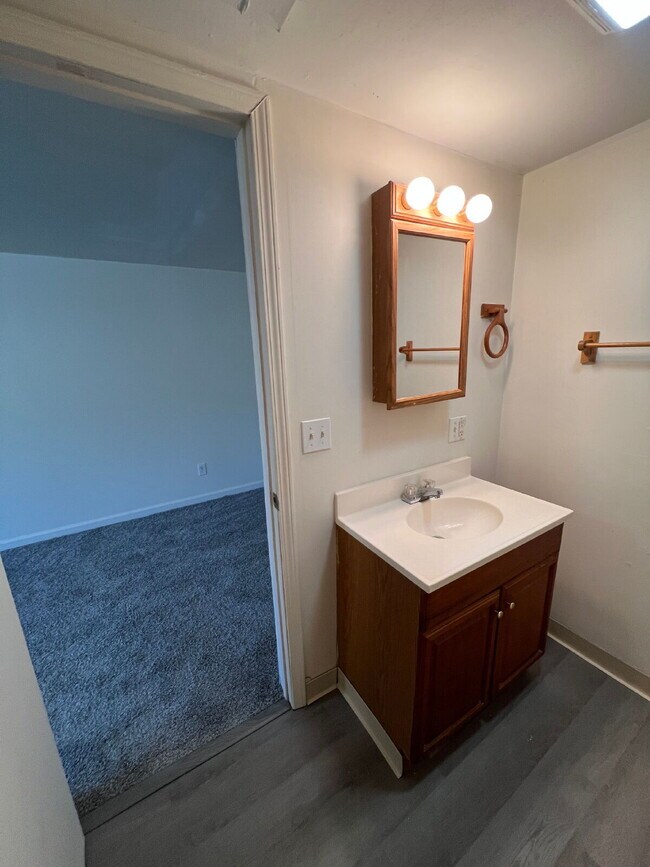 Building Photo - "Charming 1-Bedroom Retreat in Forsyth – Your Cozy Oasis Awaits!"