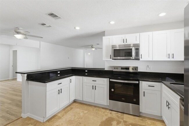 Building Photo - 5223 Shadow Lawn Dr