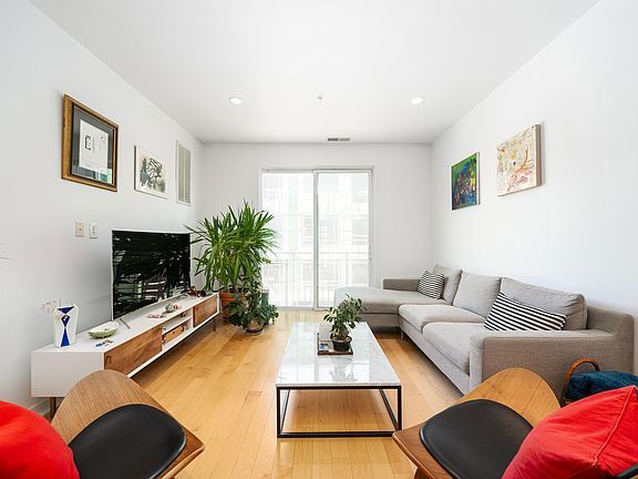 Building Photo - 443 2nd St