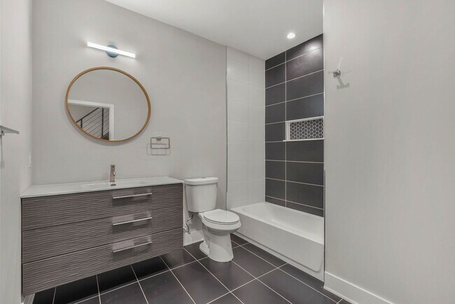 Building Photo - 1645 W Cabot St