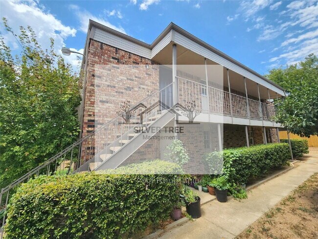 Building Photo - 4820 Wellesley Ave