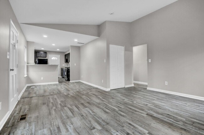 Building Photo - 7215 Johnnycake Rd