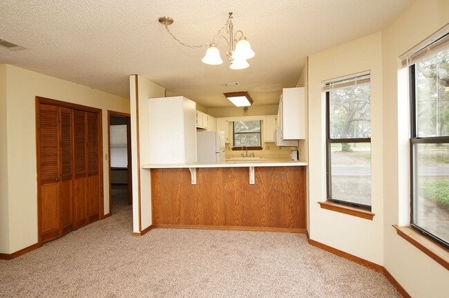 Building Photo - Waterfront Townhome in Central Niceville