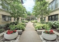 Building Photo - 4312 N Clarendon Ave