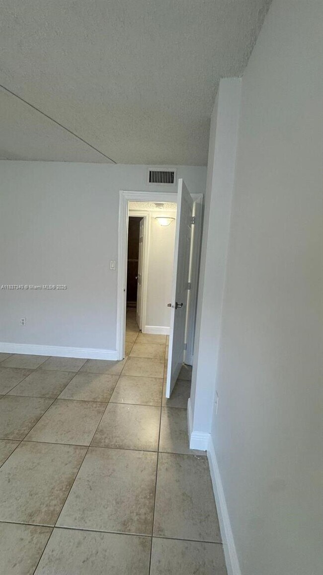 Primary Photo - 6960 Miami Gardens Dr