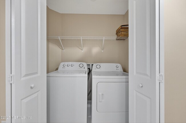 Building Photo - 3910 Buckthorne Dr